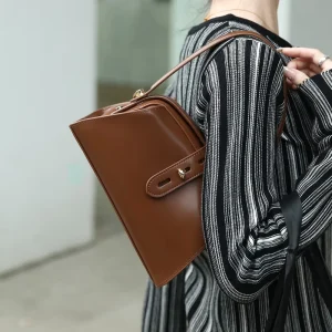 China Manufacture Flag Open Ladies Underarm Bags Genuine Leather Shoulder Strap Boston Luxury Hand Bag