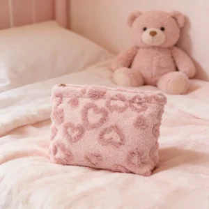 Cross border Winter New Girl’s Heart Plush Super Lightweight Expanded Portable Cosmetic Bag Women’s Sweet Love Heart Clutch