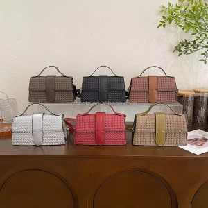 Factory Handbags Style Young Women’s Fashionable Small Bags Young Women’s Design Women’s Wallets