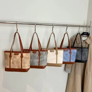 Fashion Trendy Women’s Small Square Bag Flap Crossbody Bags with Heart Pendant Woman’s PU Leather Handbag