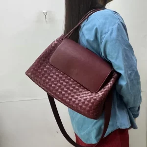 Fashion women handwork woven hand bags with bow metal ladies casual shoulder bags ladies flap backpack bags from Guangzhou