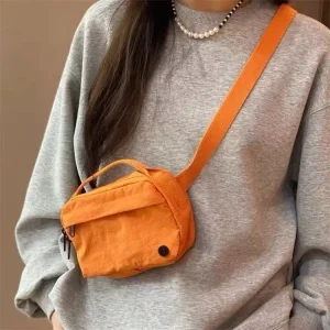Fresh Sweet Fashionable and Minimalist Hand-held Small Square Bag Custom Logo Premium Ultralight Waterproof Sling Bag