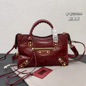 High End French Retro Trendy Spicy Girl Handbag Paris Rivet Single Shoulder Crossbody Bag Zipper Pillow Bag Design for Woman