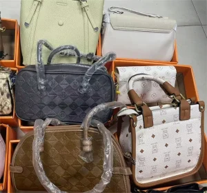 High Quality Mixed Packaging Random Delivery Fashion Designers Inclined Shoulder Bag Clut Stock Lady Handbags Used Bags