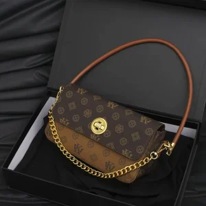 High end and Exquisite Ladies’ Cross body Bag with Simple Design Square Shape and Equipped with a Chain.7106