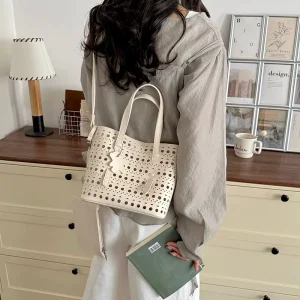 Hollowed-out Shoulder Bag