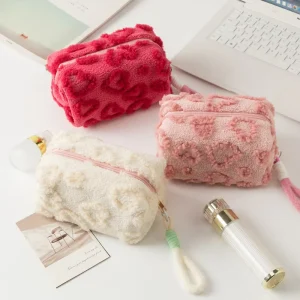 Ins Sweet Heart Square Plush Large Capacity Breathable Cute Cosmetic Storage Bag Portable Travel