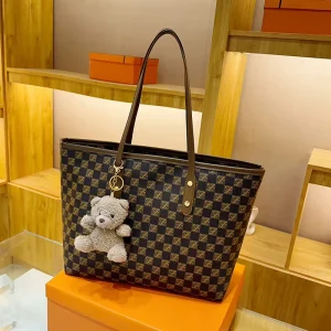 Large Designer Luxury Plaid PU Women’s Tote Bag with Zipper Closure and Polyester Lining for Daily Use