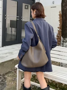 Large capacity Genuine Leather Bucket Bag with Single Strap and Zip Closure New Korean Trendy Women’s High end Shoulder Bag