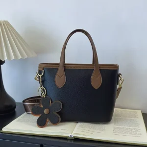 Luxury Designer Unisex Messenger Bag Two Straps Foldable Zipper Closure Travel Fashion