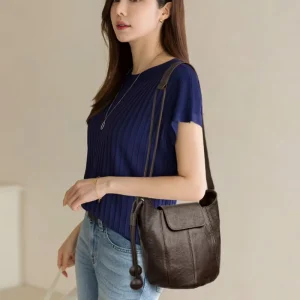 New Arrival Luxury Drawstring Cowhide Leather Handbag Rounded Structured Bucket Bag for Women Versatile Daily Shoulder Bag
