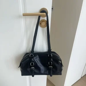 New Womens Under Arm Shoulder Bag Large Capacity Stylish Korean Style Two Straps Zipper Closure PU Material