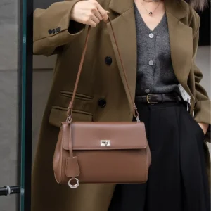 ODM OEM Custom Spring Summer New Genuine Leather Lock Small Square Bag Classic Shoulder Bag Women’s Tote Bag