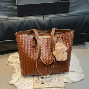 PU Leather Ladies’ Tote Bag with Zipper Fashion Large-capacity Hand Bags for Students with Pendants Sac dos