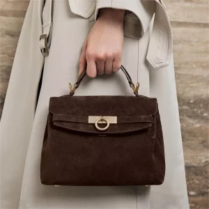 Retro Leather Crossbody Handbag with Waterproof Zipper Closure Travel Ready