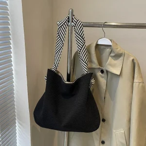 Simple Shoulder Bag Women’s Fashionable Large Capacity Shoulder Straps Magnetic Closure