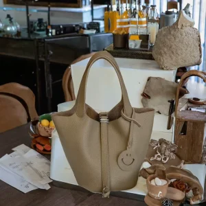Women’s Casual Vintage Style Handbag for Autumn Winter Fashionable Niche Design Shoulder Bag with Two Handles/Straps