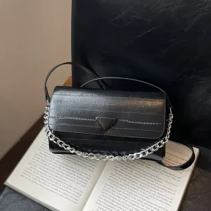 Women’s Fashionable Cross-body Bag Large Capacity Chain Design Soft Material Suitable for Daily Use