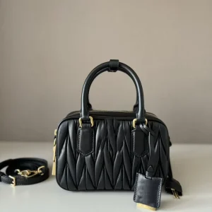 Women’s Shoulder Bags and Crossbody Bags